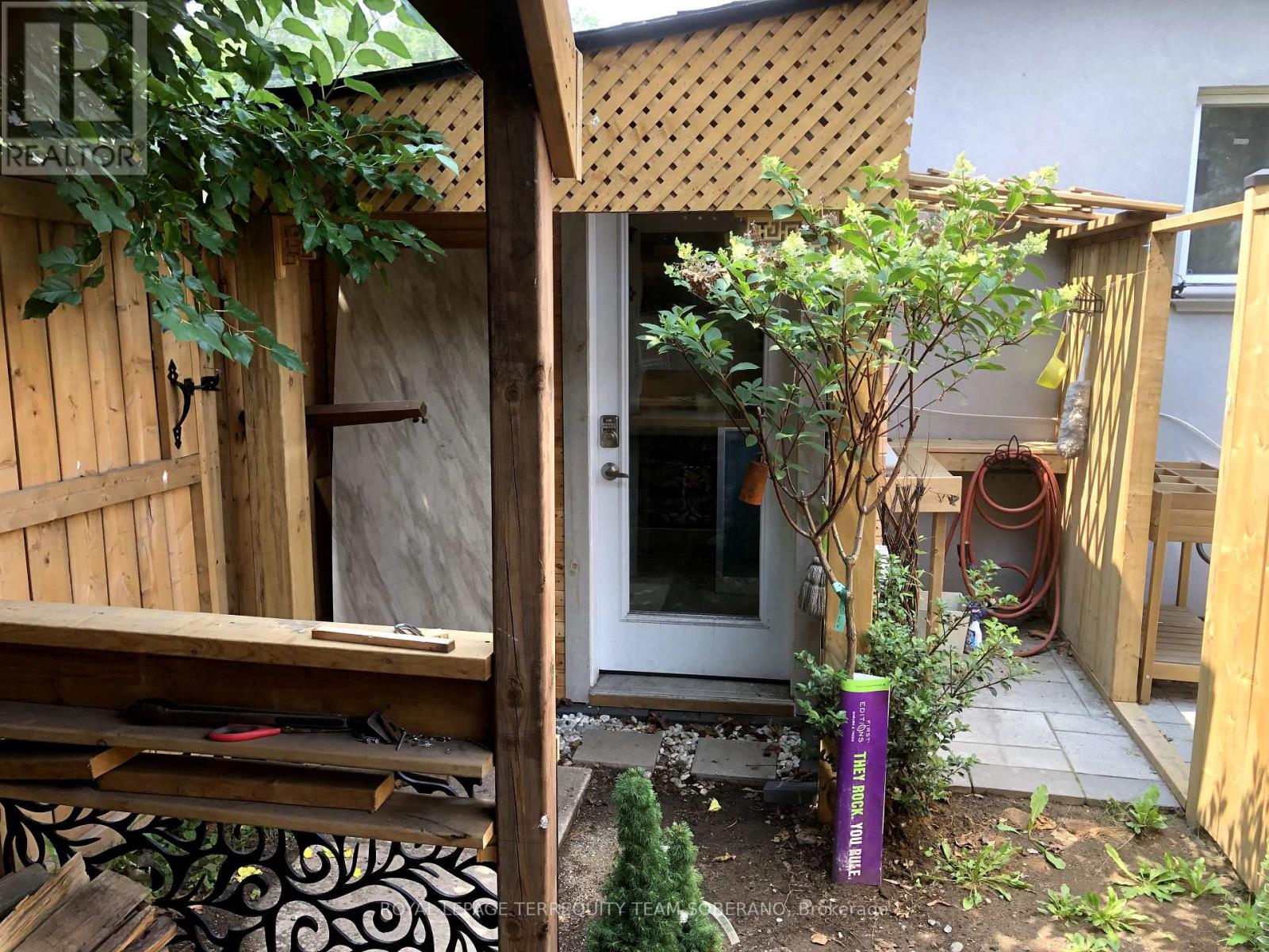 Photo 3 of 831 Beach Boulevard, Hamilton ON