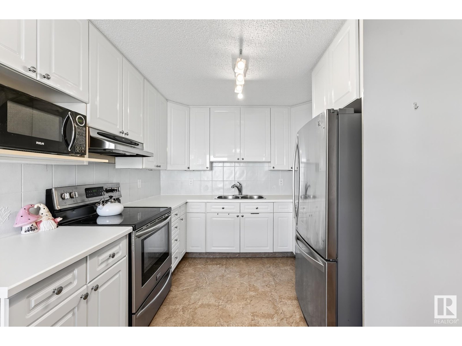Photo 6 of 14009 121 St Nw, Edmonton AB