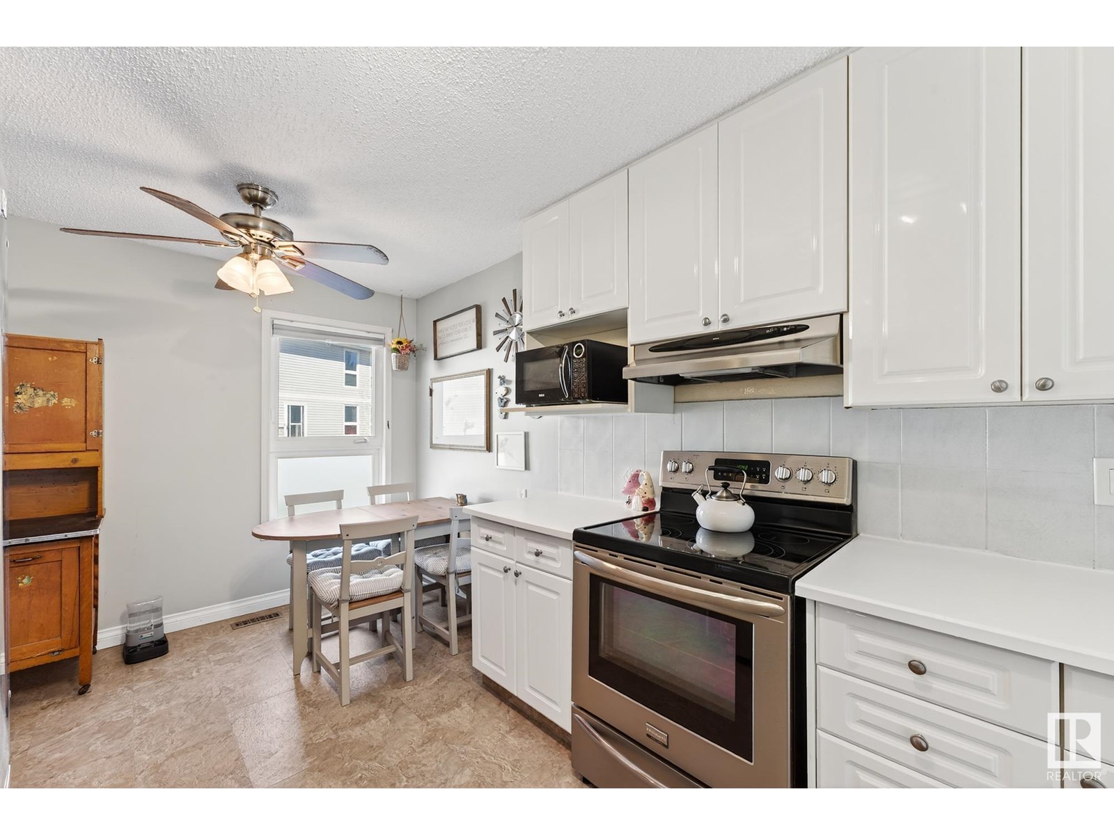Photo 8 of 14009 121 St Nw, Edmonton AB