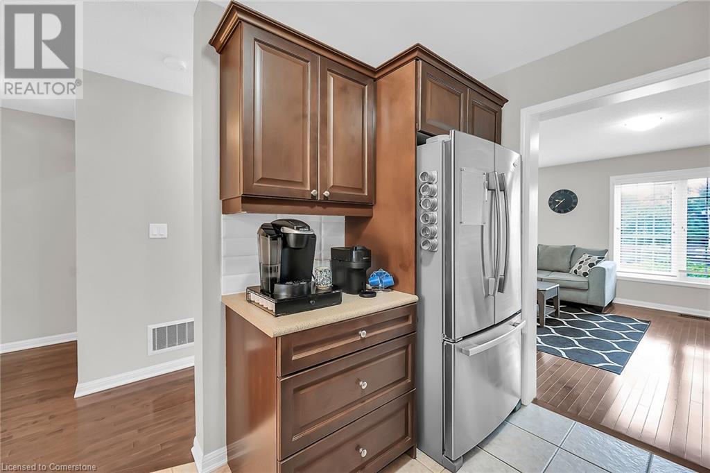 Photo 5 of 21 Hepworth Crescent, Hamilton ON