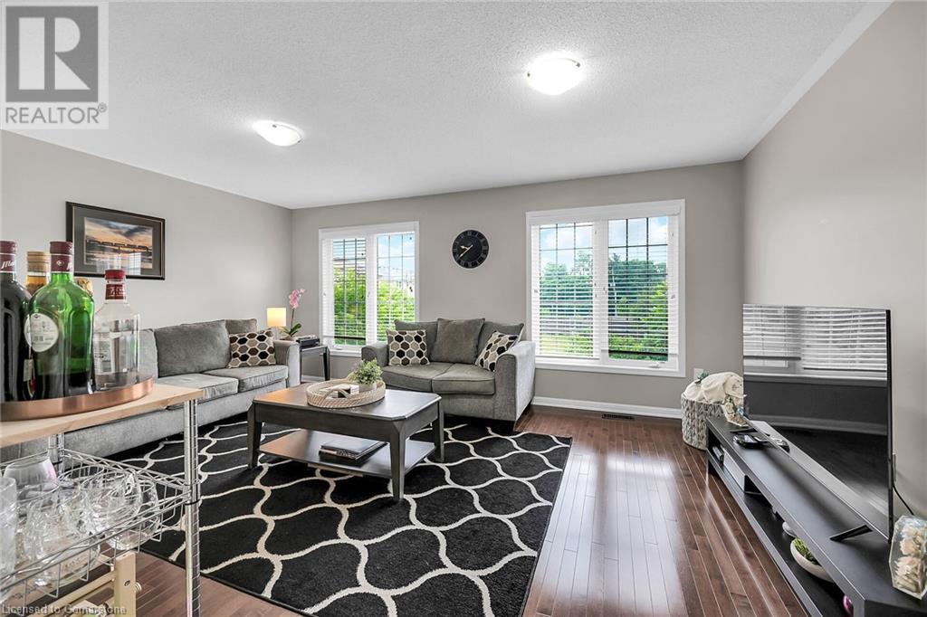 Photo 33 of 21 Hepworth Crescent, Hamilton ON
