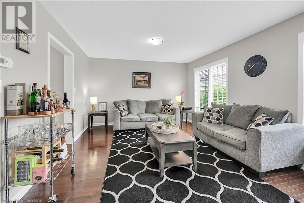Photo 2 of 21 Hepworth Crescent, Hamilton ON