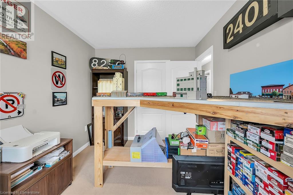 Photo 40 of 21 Hepworth Crescent, Hamilton ON