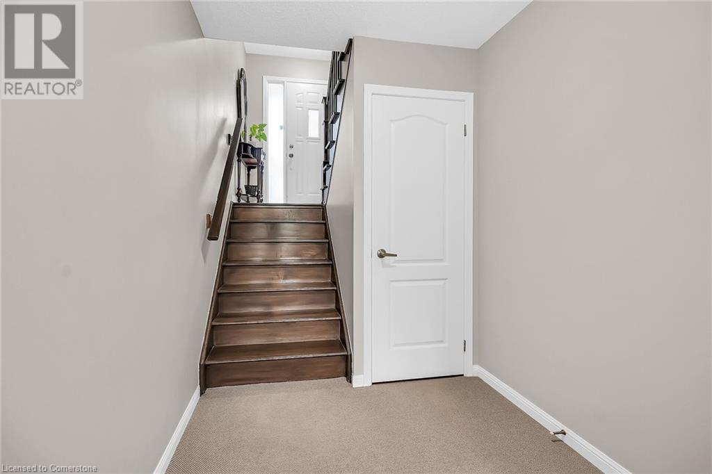 Photo 31 of 21 Hepworth Crescent, Hamilton ON