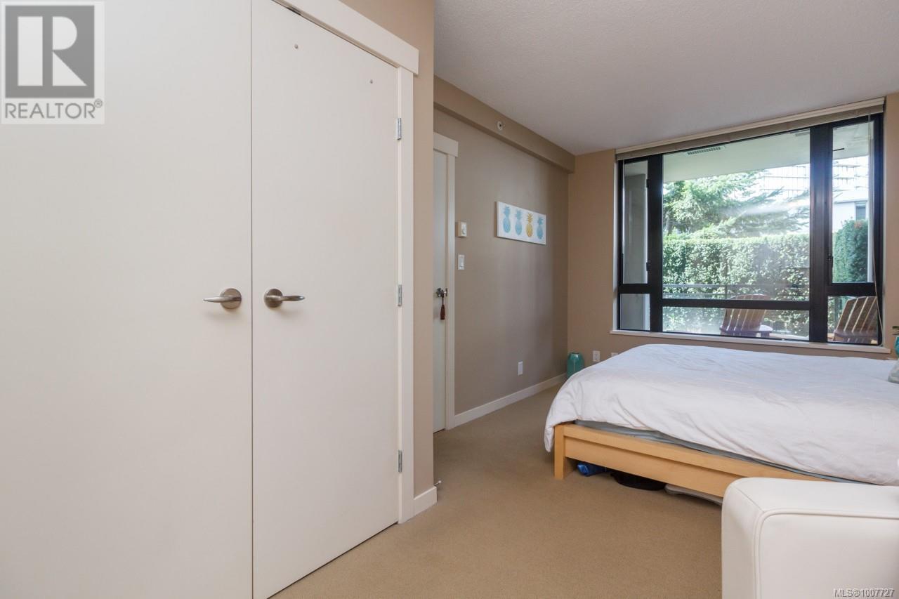 Photo 3 of 110 751 Fairfield Rd, Victoria BC
