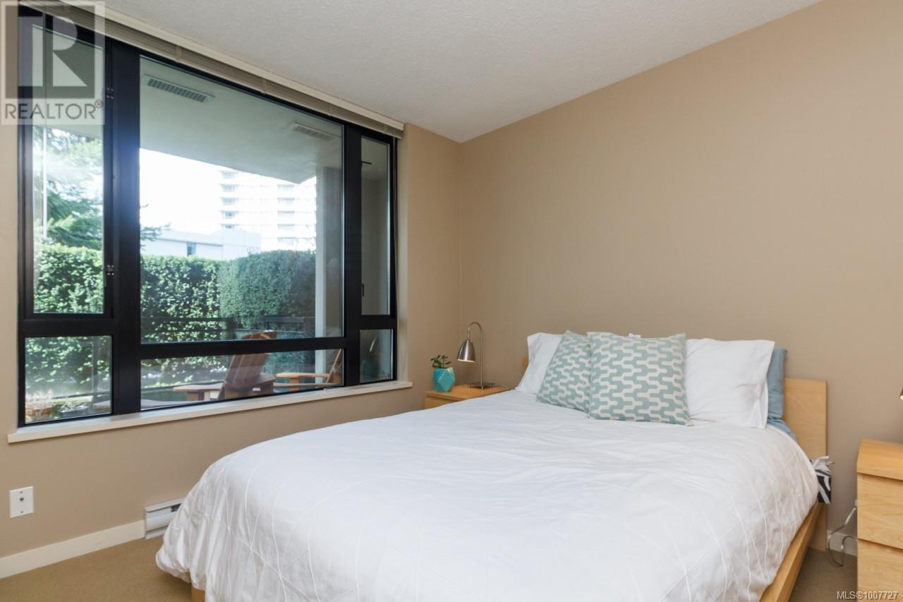 Photo 4 of 110 751 Fairfield Rd, Victoria BC