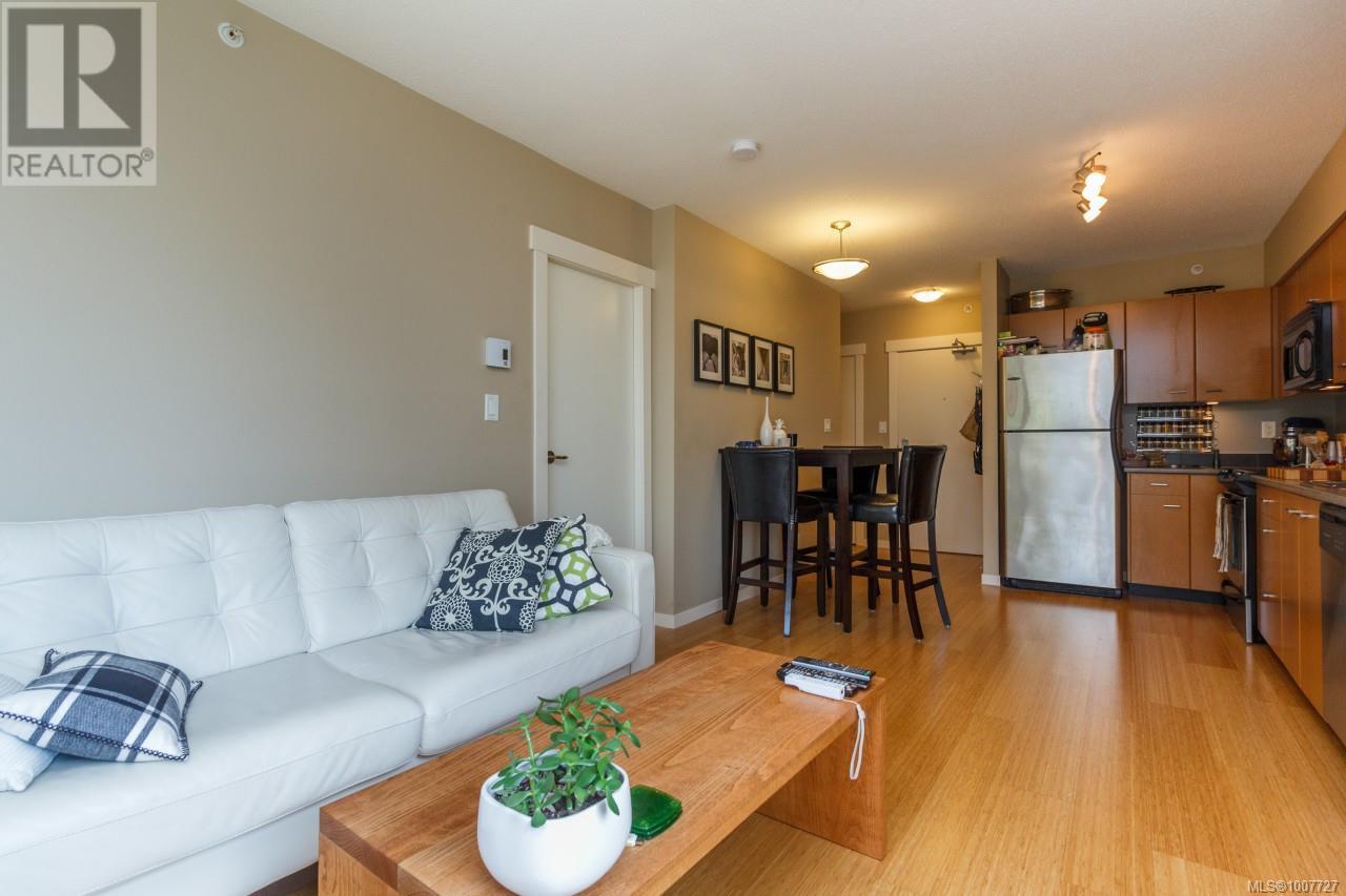 Photo 10 of 110 751 Fairfield Rd, Victoria BC
