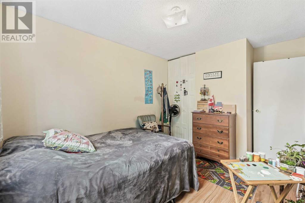 4523 70 Street NW, Calgary, Alberta
