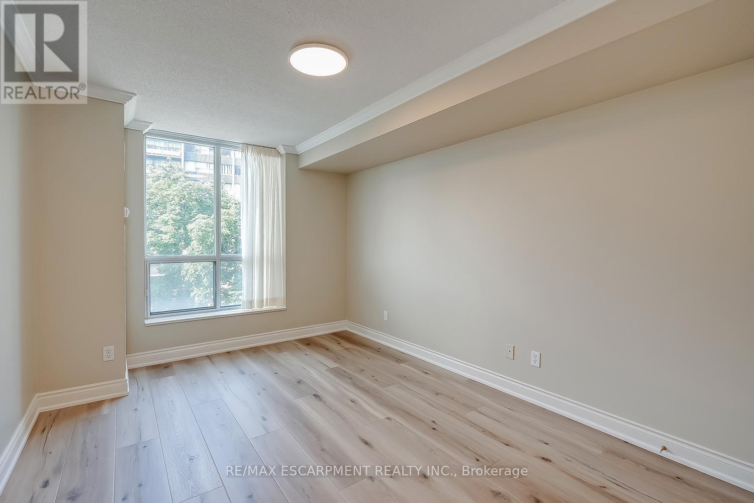 Photo 27 of 408 442 Maple Avenue, Burlington ON