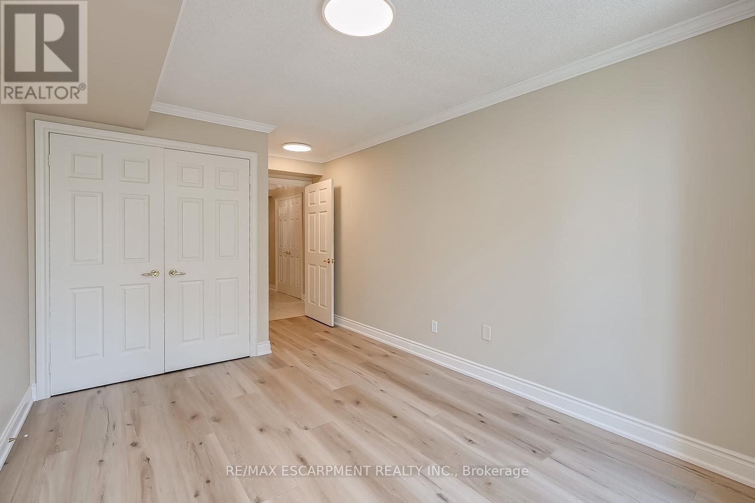 Photo 16 of 408 442 Maple Avenue, Burlington ON