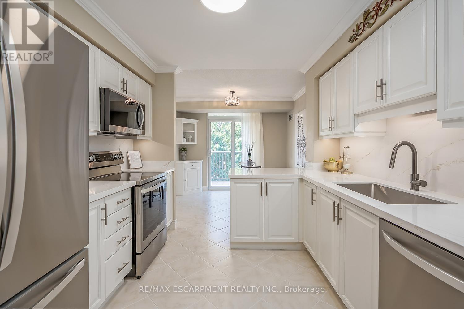 Photo 11 of 408 442 Maple Avenue, Burlington ON