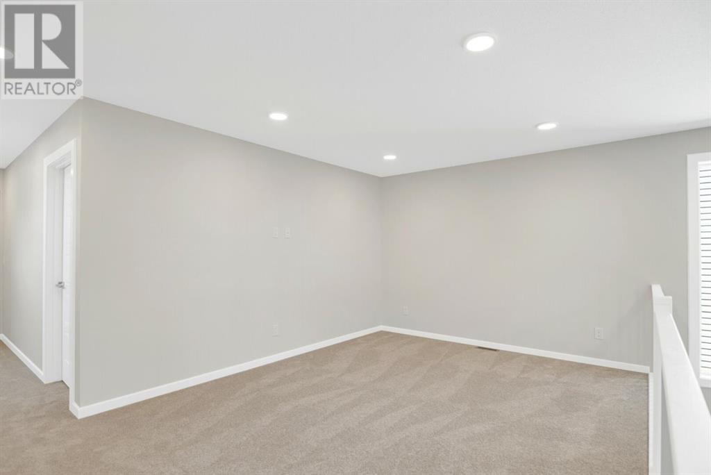 Single Family House for Sale in  Emmett Crescent Evergreen Red Deer 