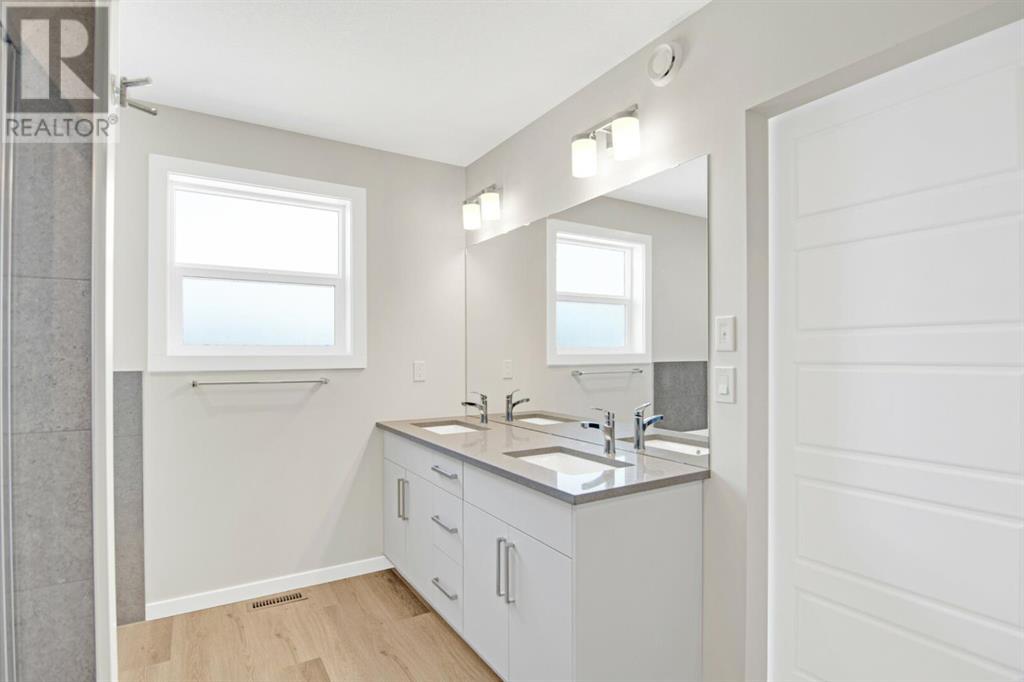 Single Family House for Sale in  Emmett Crescent Evergreen Red Deer 