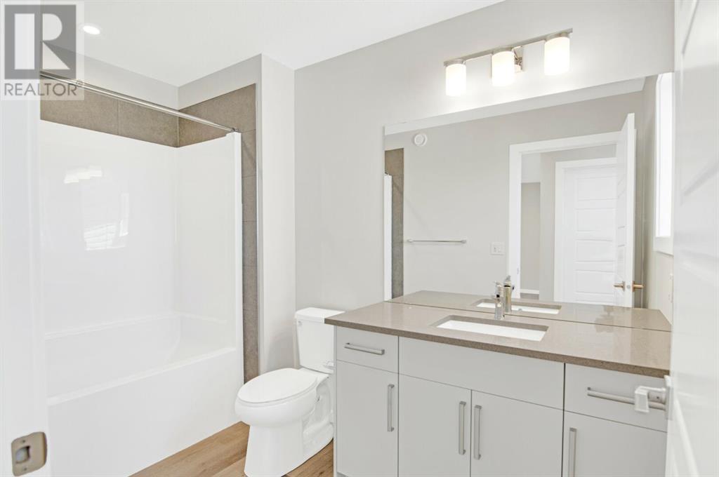 Single Family House for Sale in  Emmett Crescent Evergreen Red Deer 