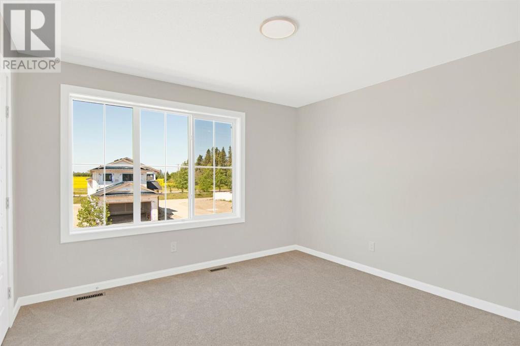 Single Family House for Sale in  Emmett Crescent Evergreen Red Deer 