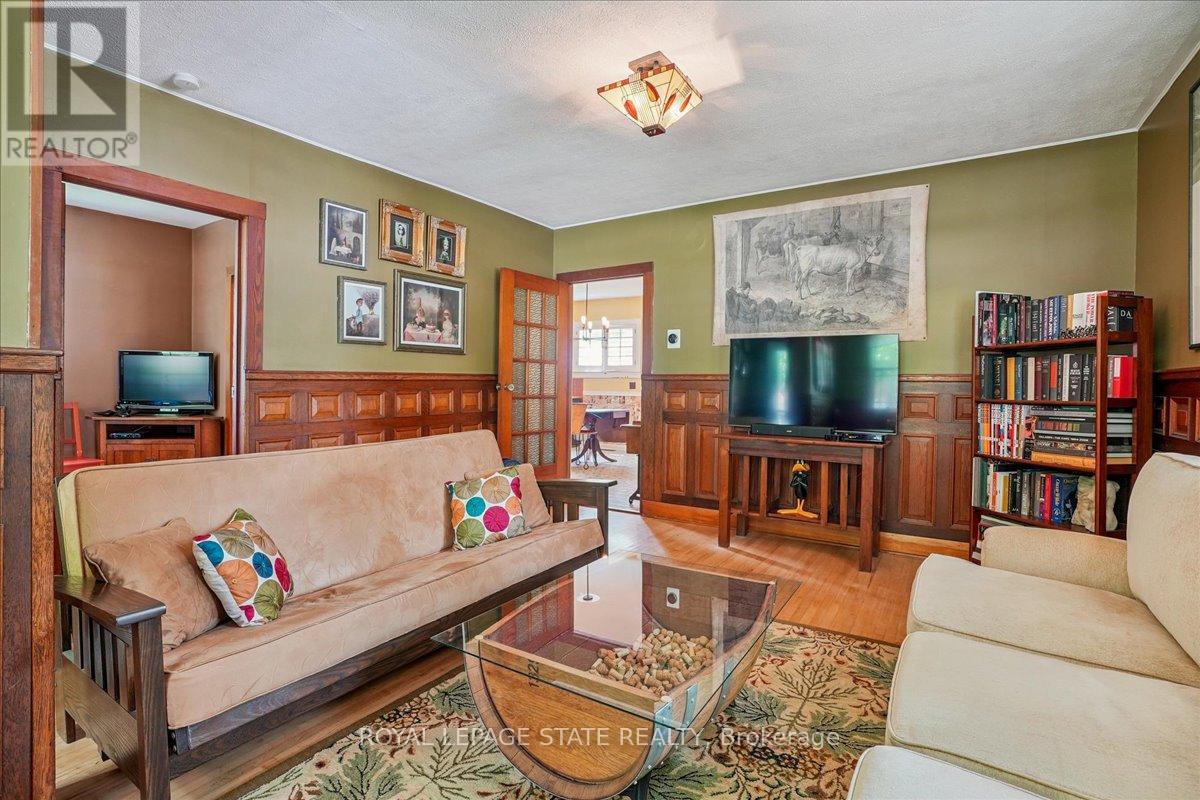 Photo 11 of 94 Centre Street, Niagaraonthelake ON
