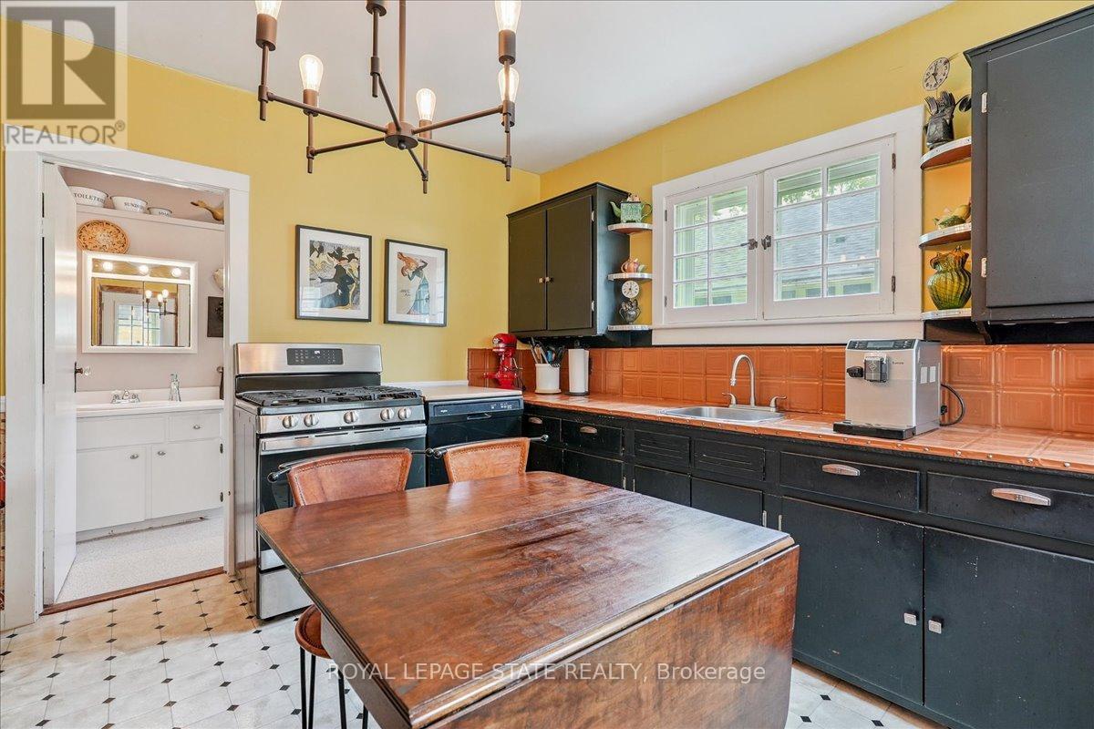 Photo 14 of 94 Centre Street, Niagaraonthelake ON