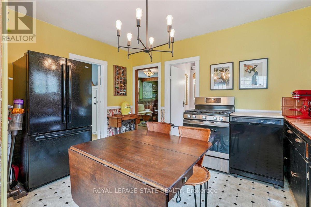 Photo 16 of 94 Centre Street, Niagaraonthelake ON