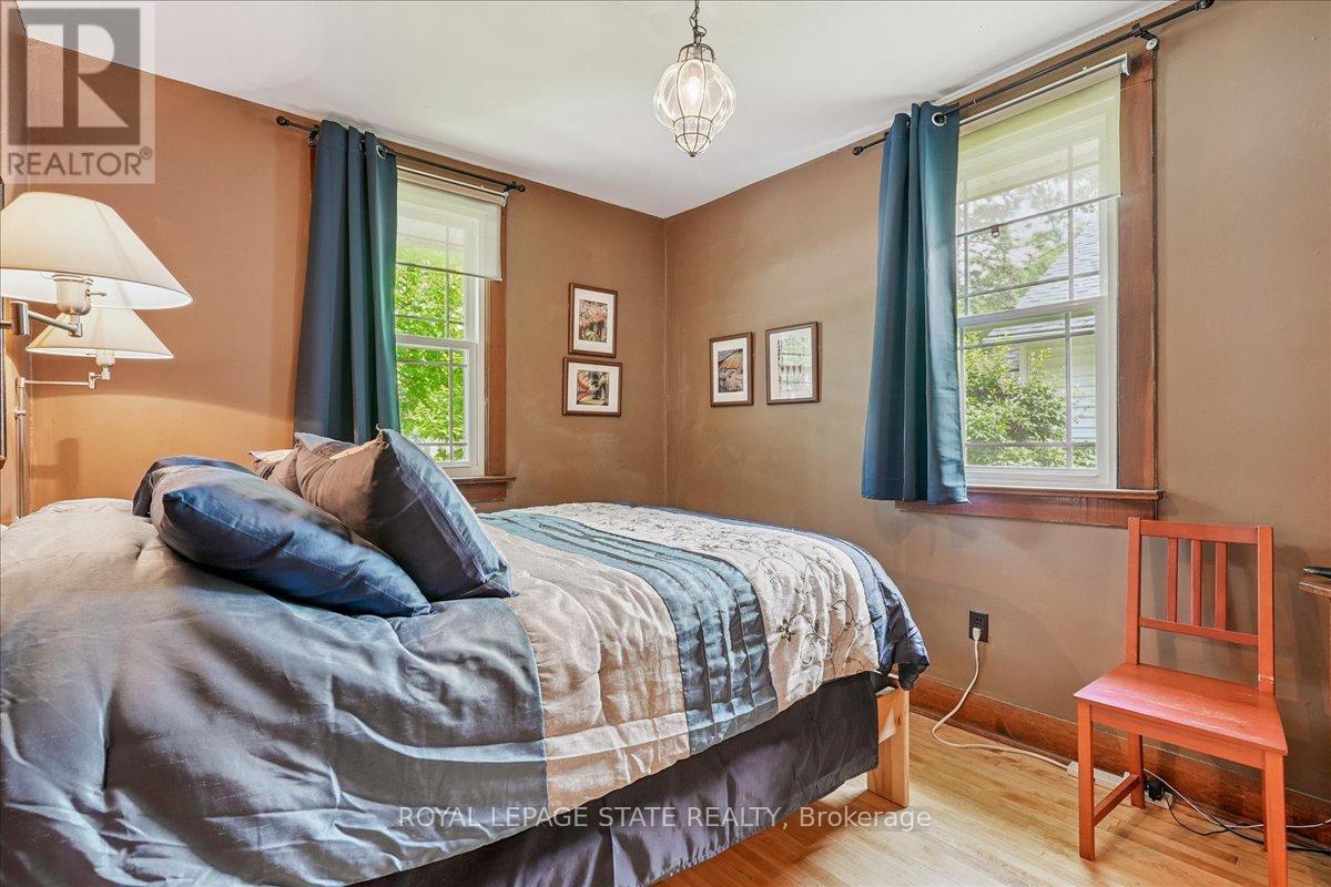 Photo 18 of 94 Centre Street, Niagaraonthelake ON