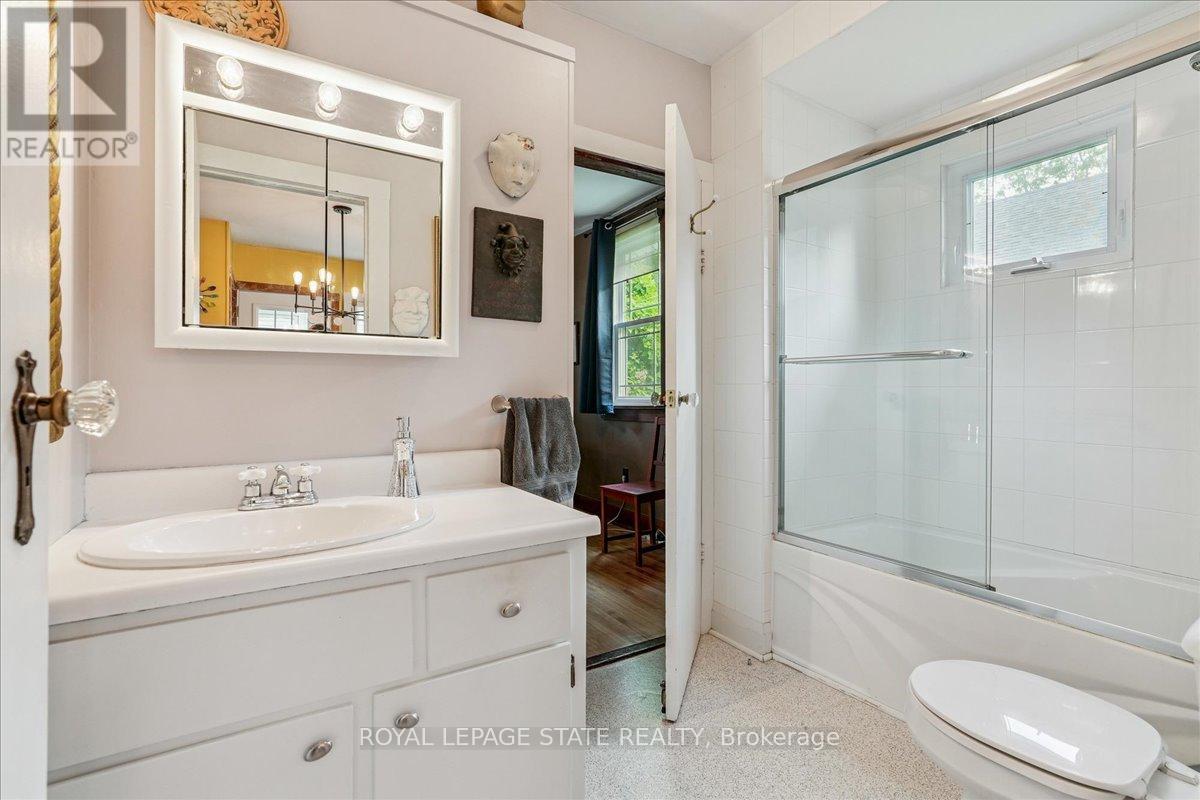 Photo 20 of 94 Centre Street, Niagaraonthelake ON