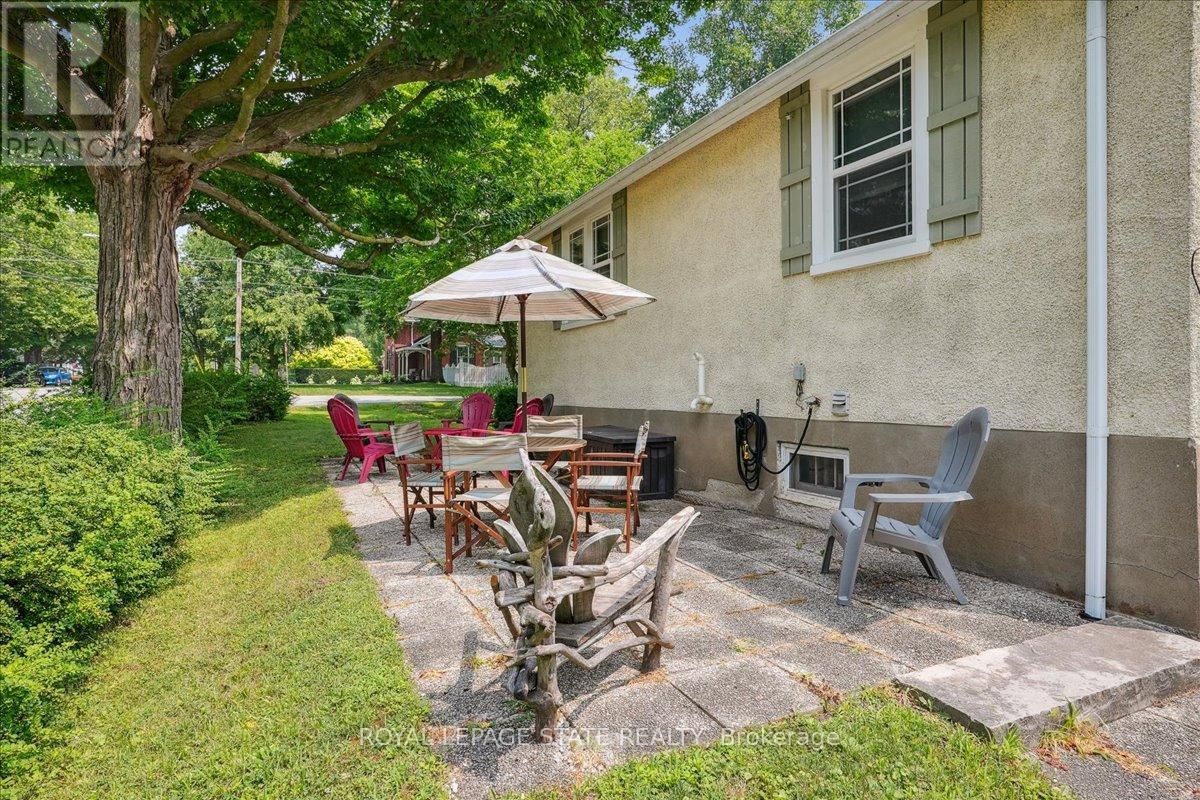 Photo 28 of 94 Centre Street, Niagaraonthelake ON