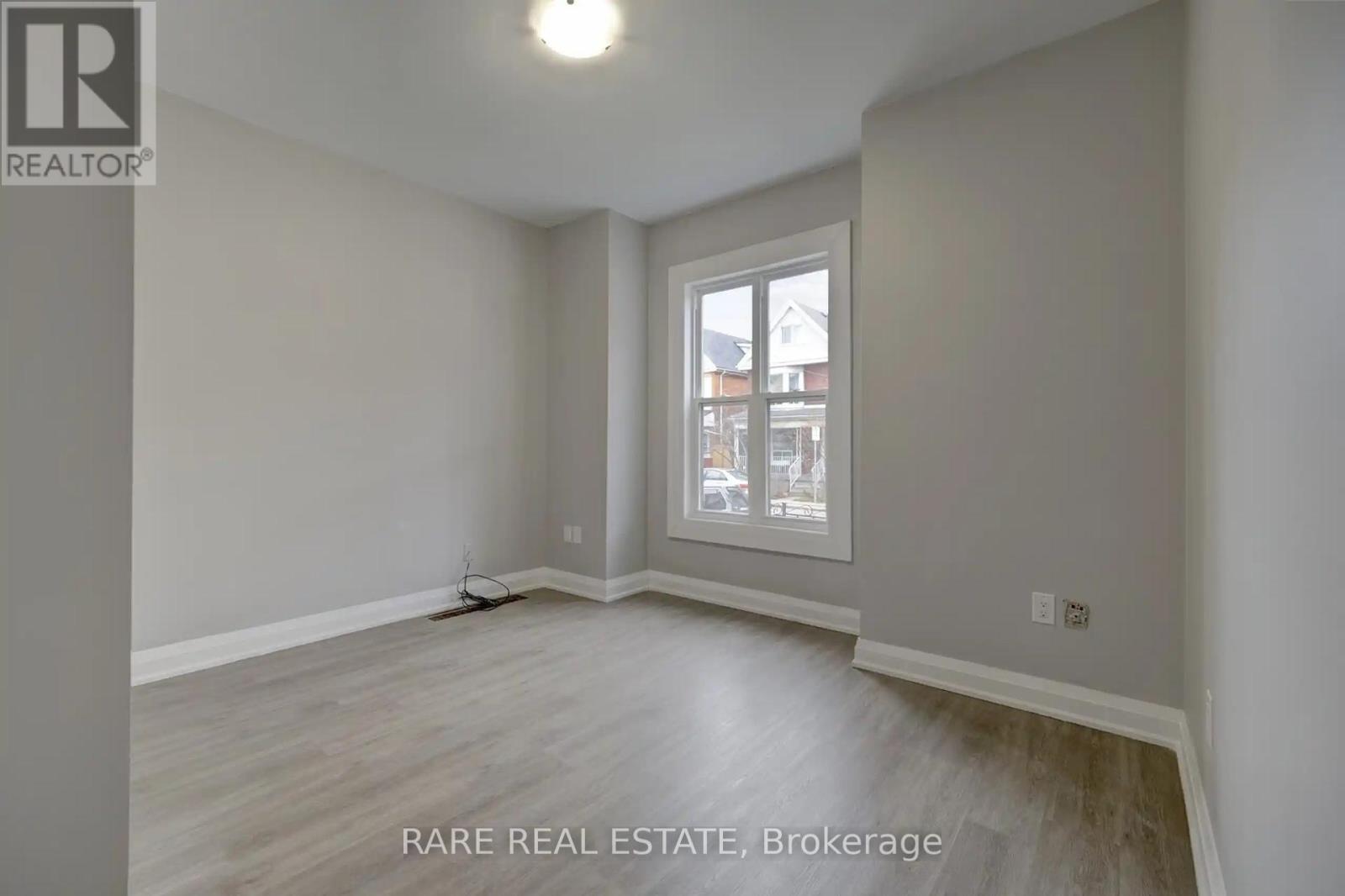 Photo 15 of 26 Fairleigh Avenue N, Hamilton ON