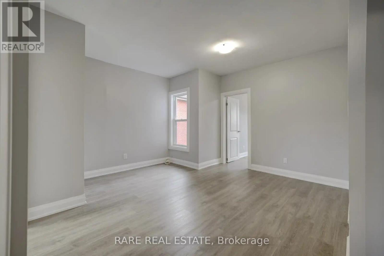 Photo 5 of 26 Fairleigh Avenue N, Hamilton ON