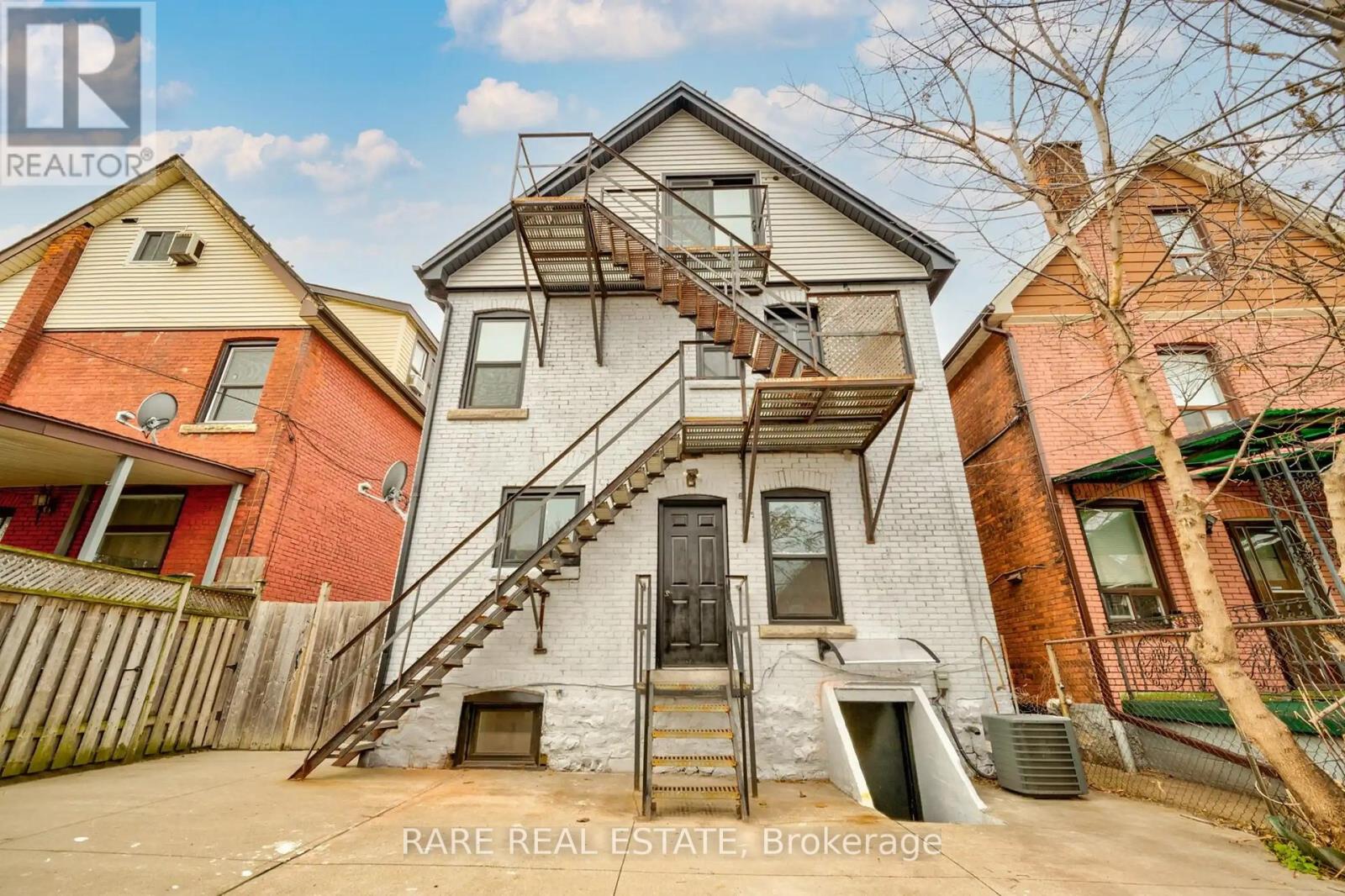 Photo 12 of 26 Fairleigh Avenue N, Hamilton ON