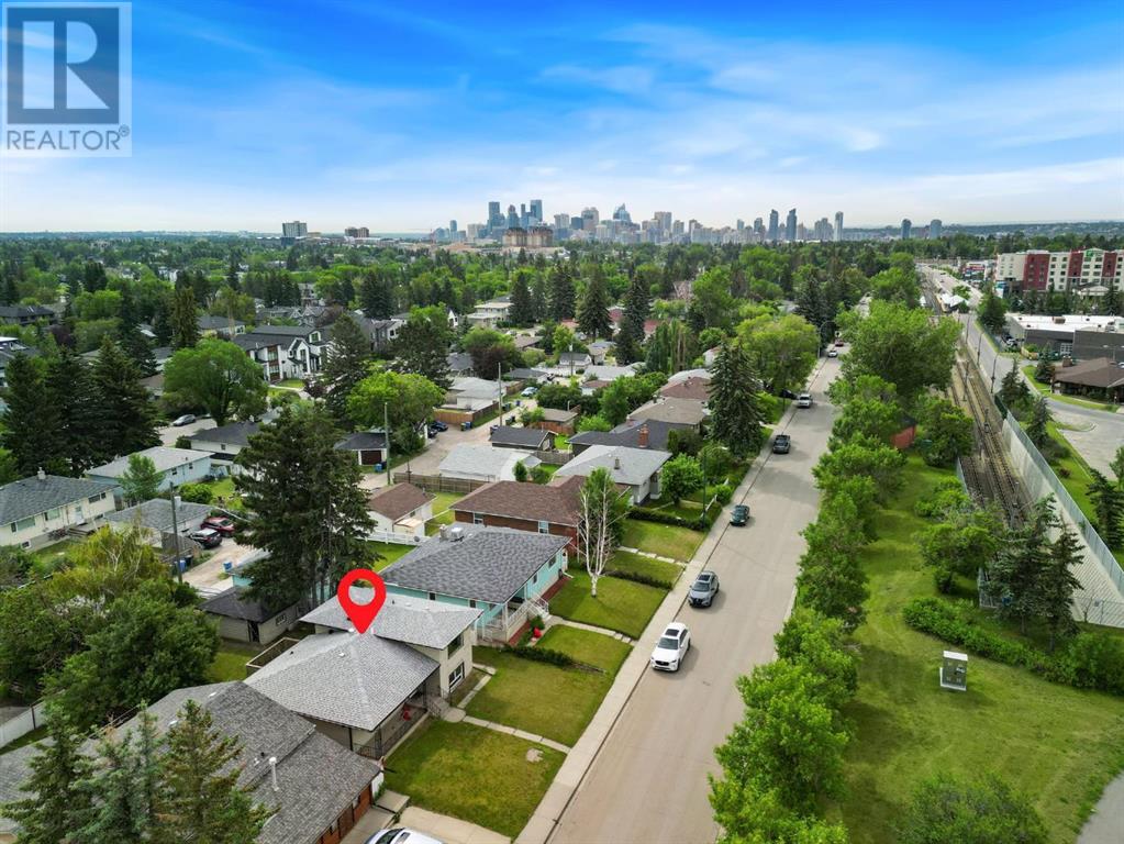 Photo 4 of 2472 Capitol Hill Crescent Nw, Calgary AB
