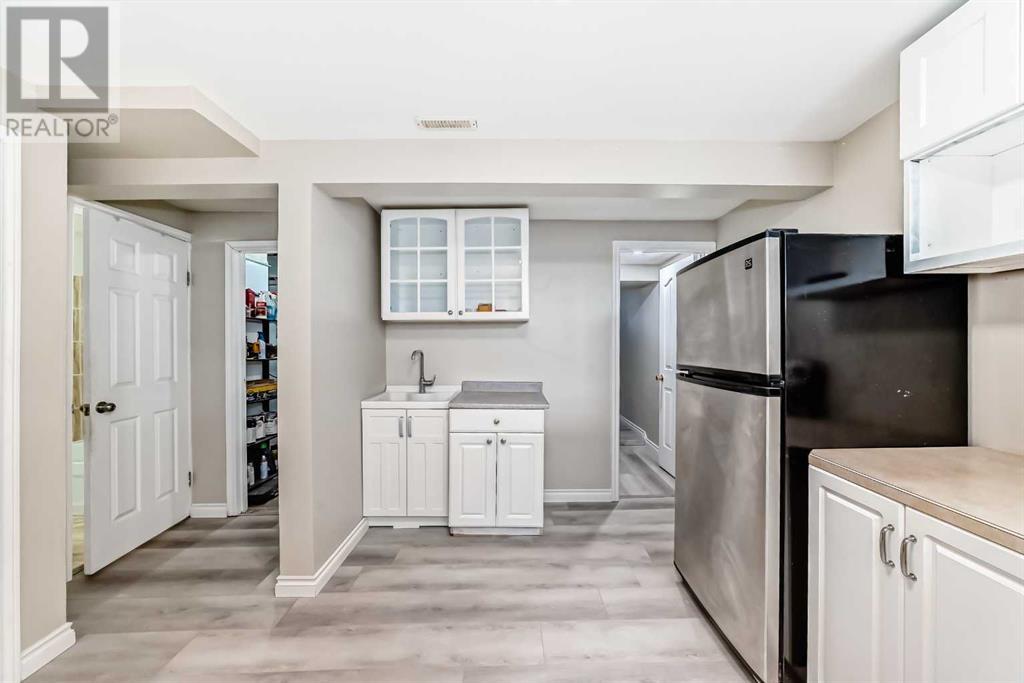 Single Family House 3 Level for Sale in   Street NE Pineridge Calgary 
