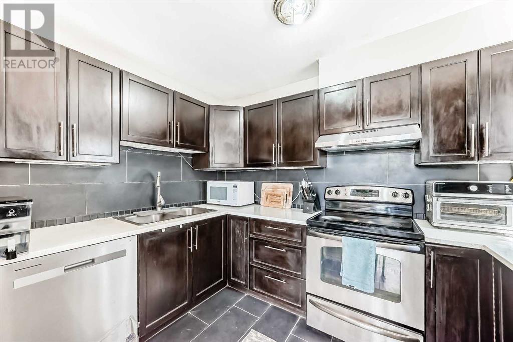 Single Family House 3 Level for Sale in   Street NE Pineridge Calgary 