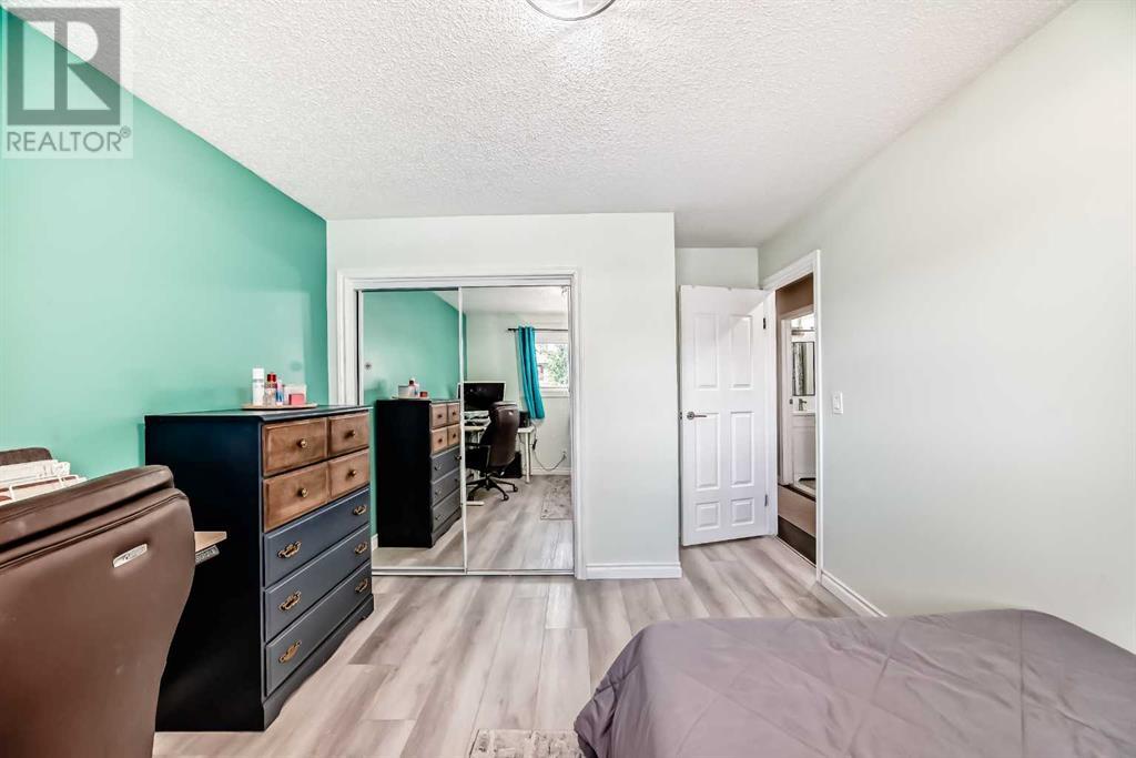 Single Family House 3 Level for Sale in   Street NE Pineridge Calgary 