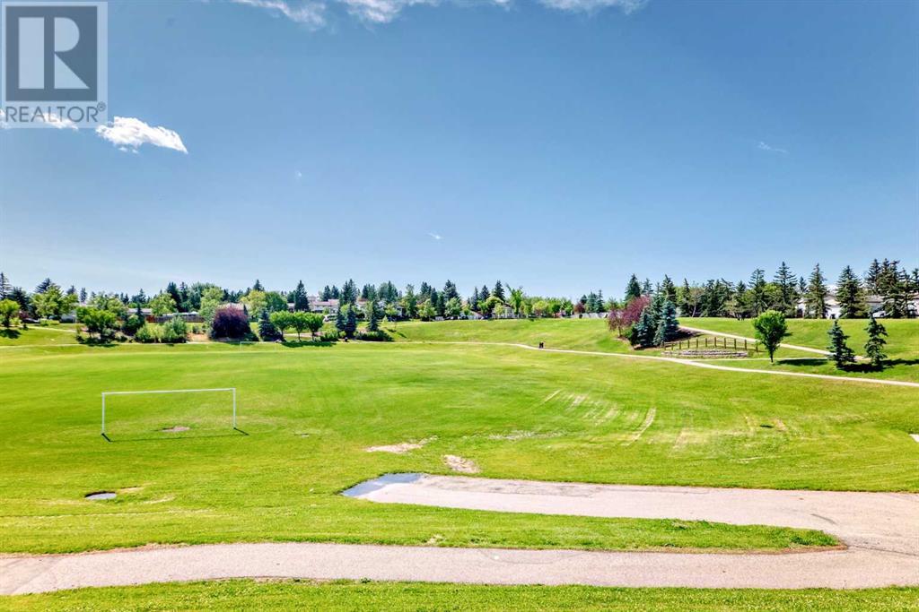 Single Family House 3 Level for Sale in   Street NE Pineridge Calgary 