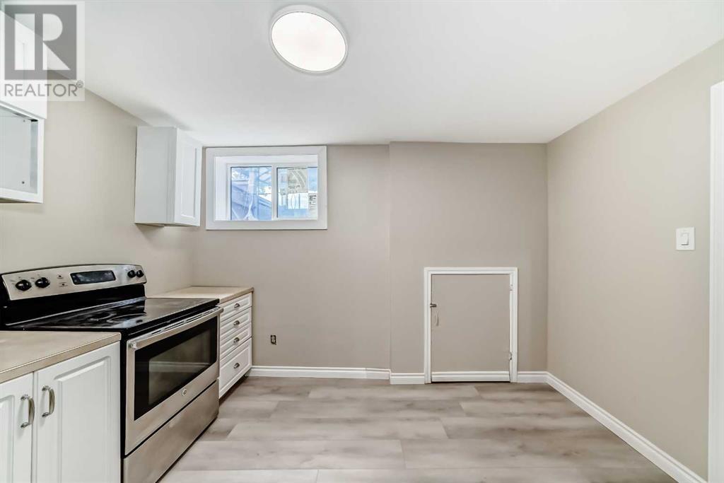 Single Family House 3 Level for Sale in   Street NE Pineridge Calgary 