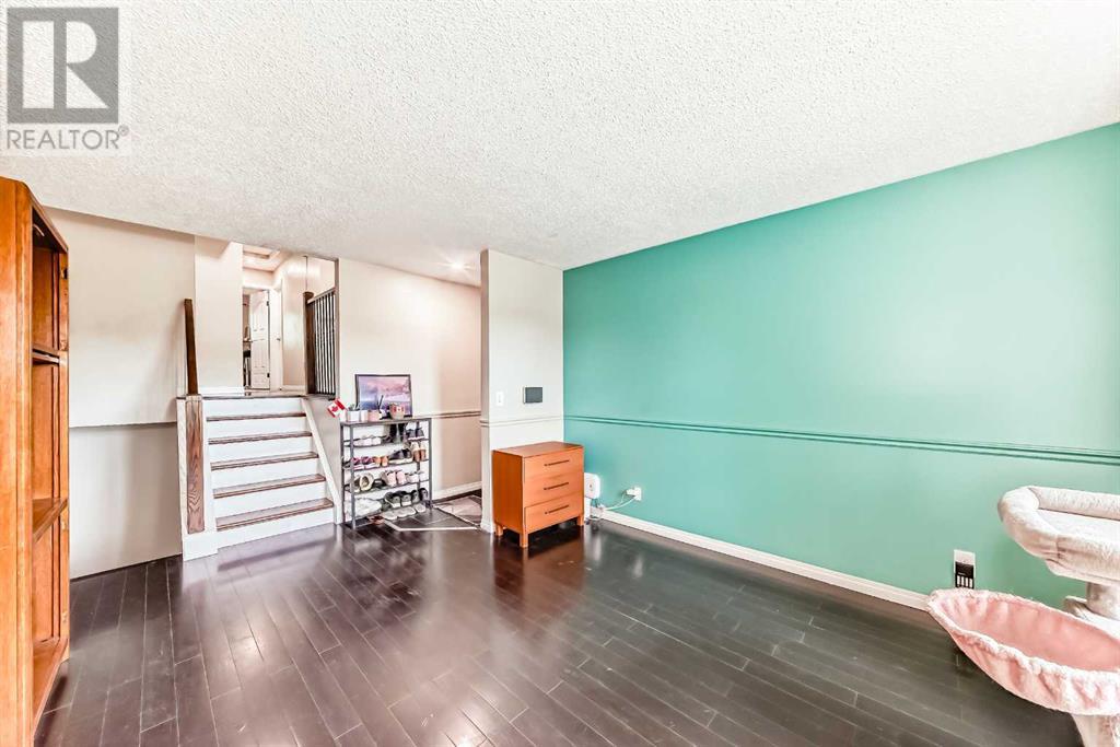 Single Family House 3 Level for Sale in   Street NE Pineridge Calgary 