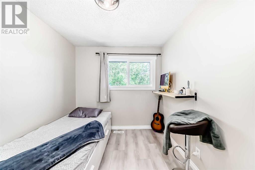 Single Family House 3 Level for Sale in   Street NE Pineridge Calgary 