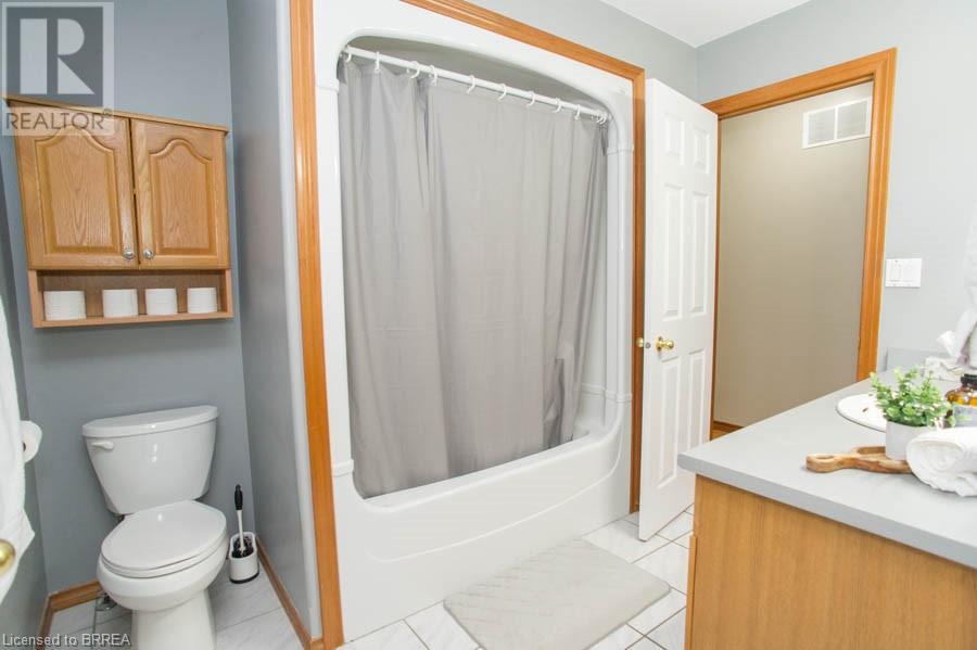 Photo 16 of 23 Garners Lane, Brantford ON