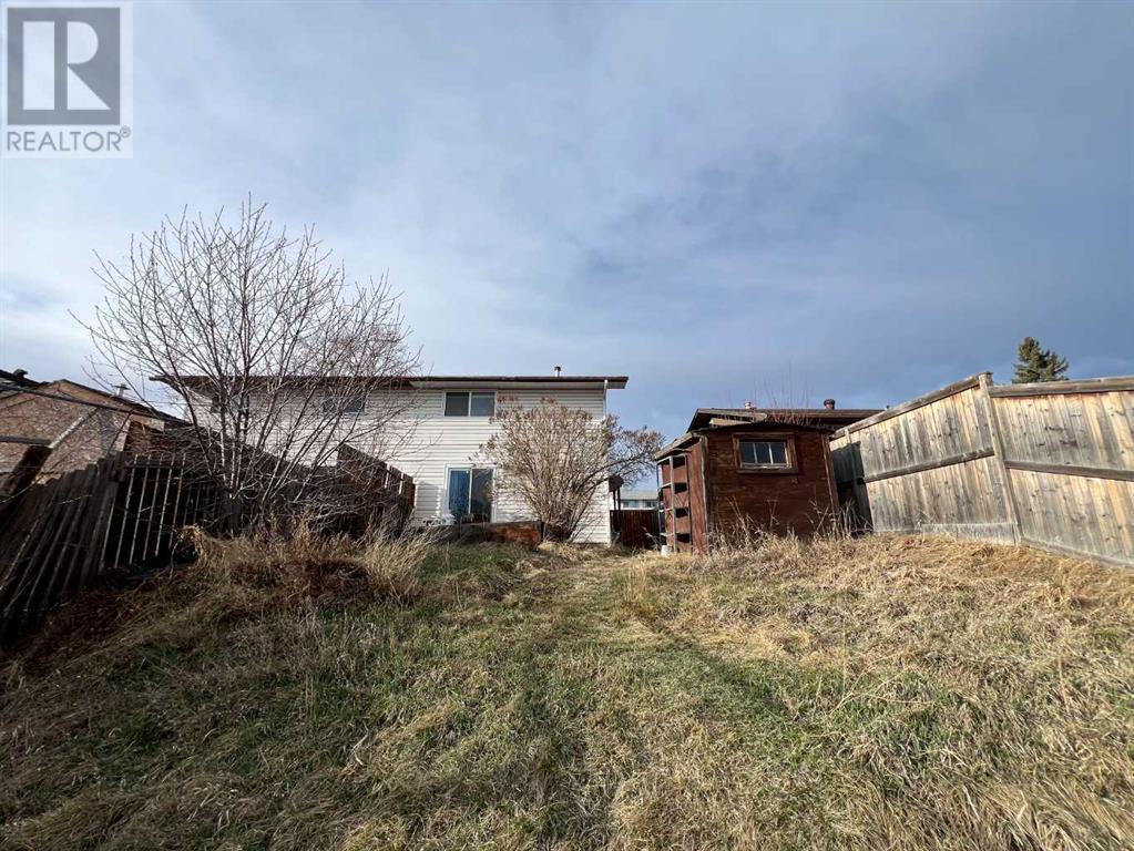 Single Family House for Sale in  Pineson Place NE Pineridge Calgary 