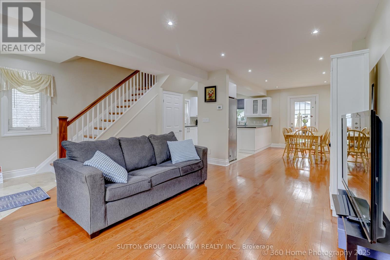Photo 12 of 74 Cliff Street, Toronto ON