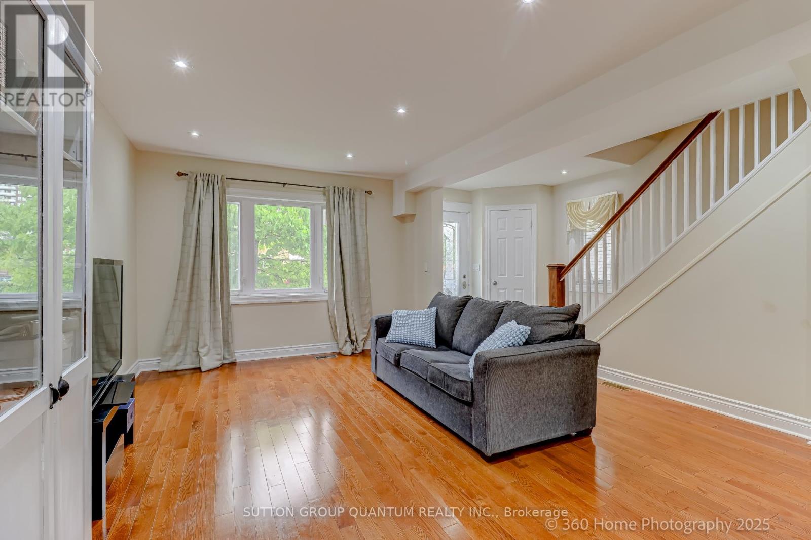 Photo 11 of 74 Cliff Street, Toronto ON