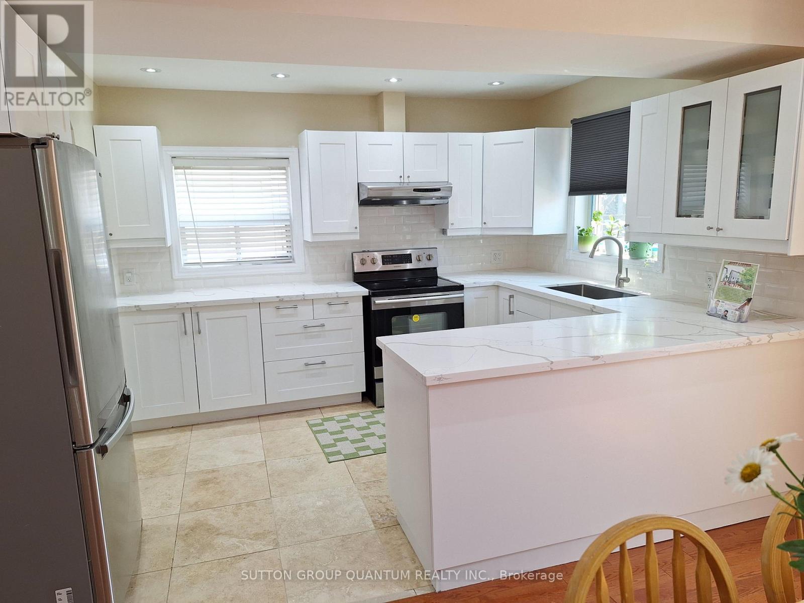Photo 3 of 74 Cliff Street, Toronto ON