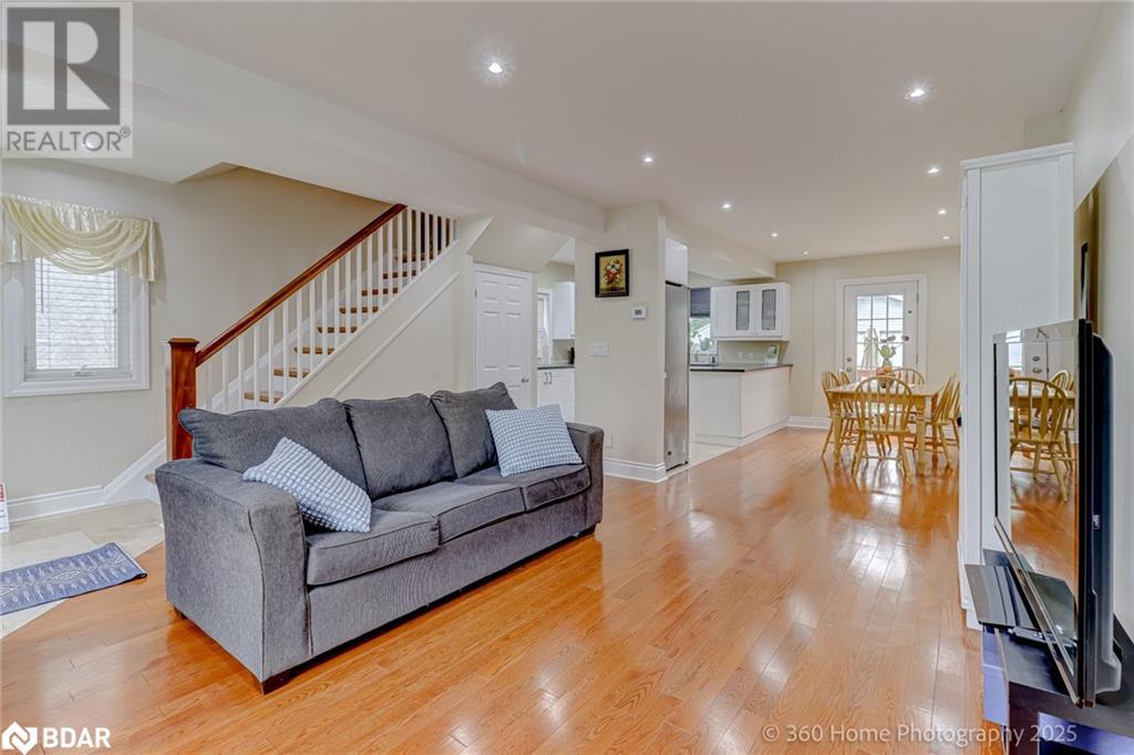 Photo 17 of 74 Cliff Street, Toronto ON