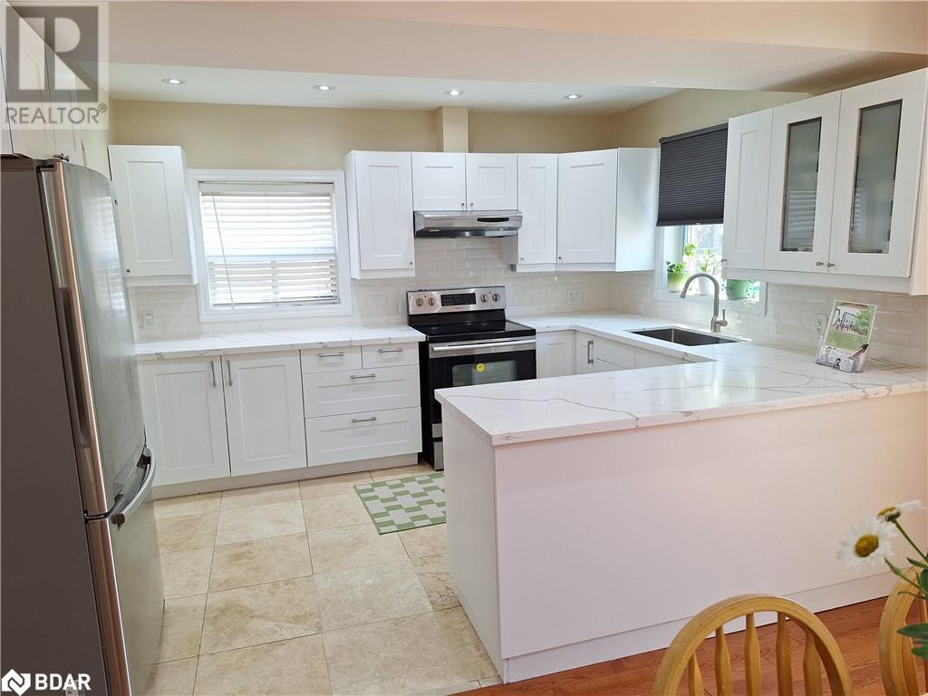 Photo 10 of 74 Cliff Street, Toronto ON