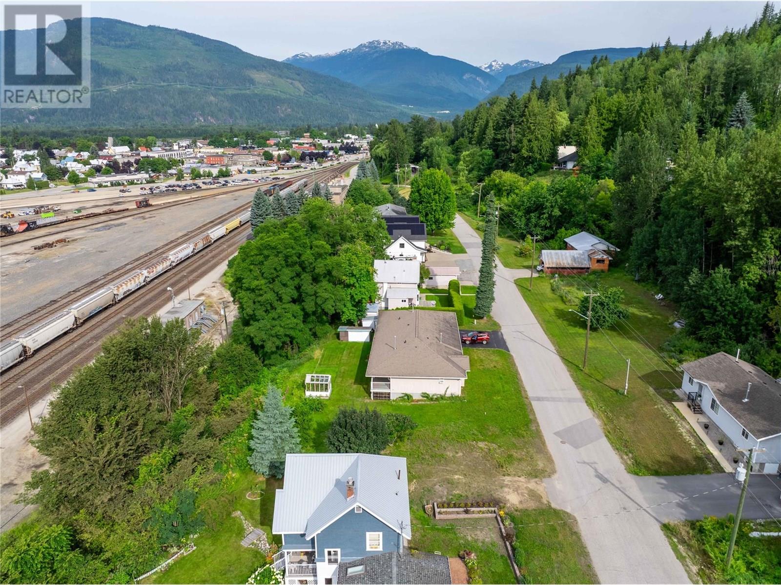 157 Track Street E, Revelstoke