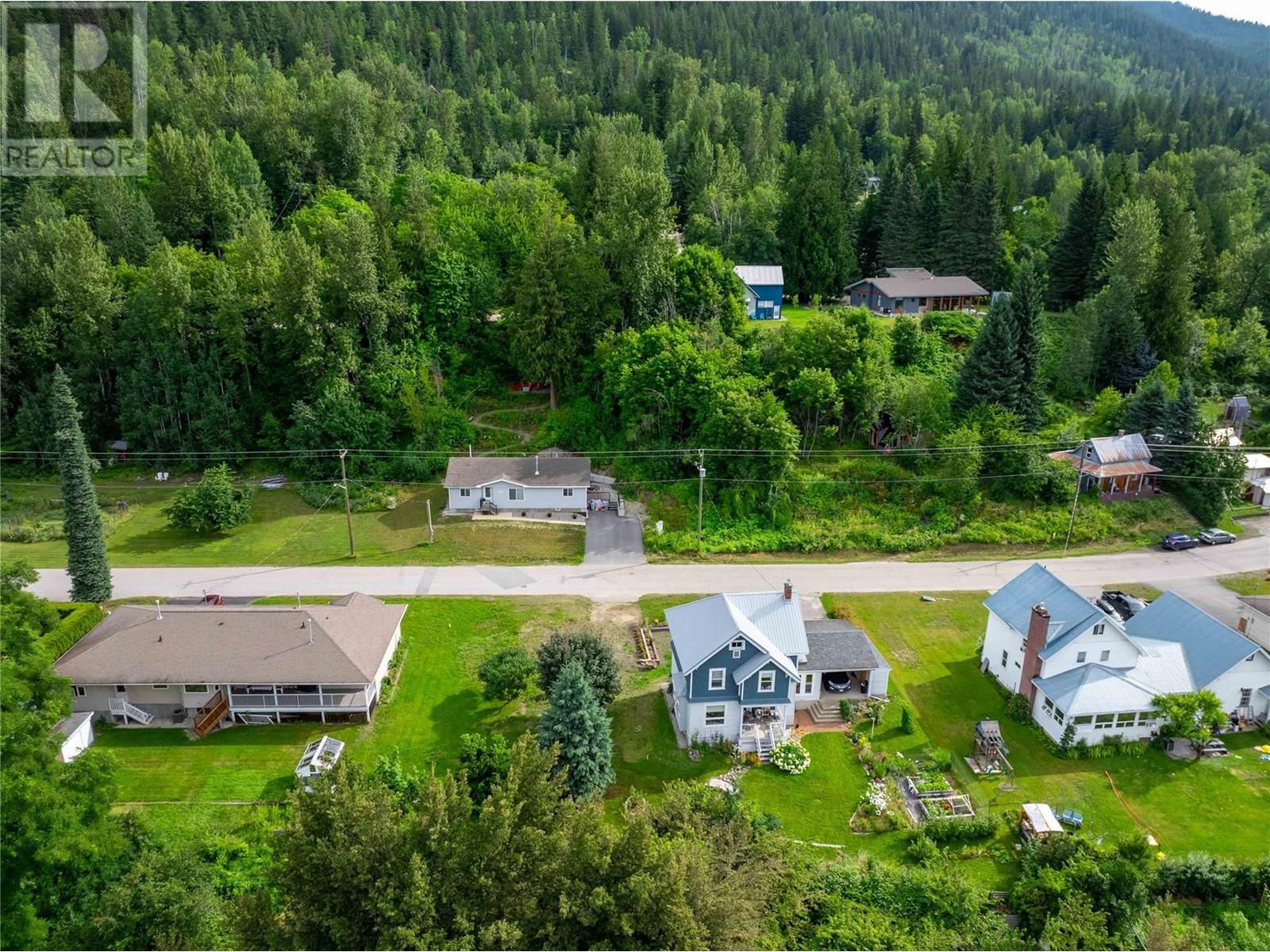 157 Track Street E, Revelstoke