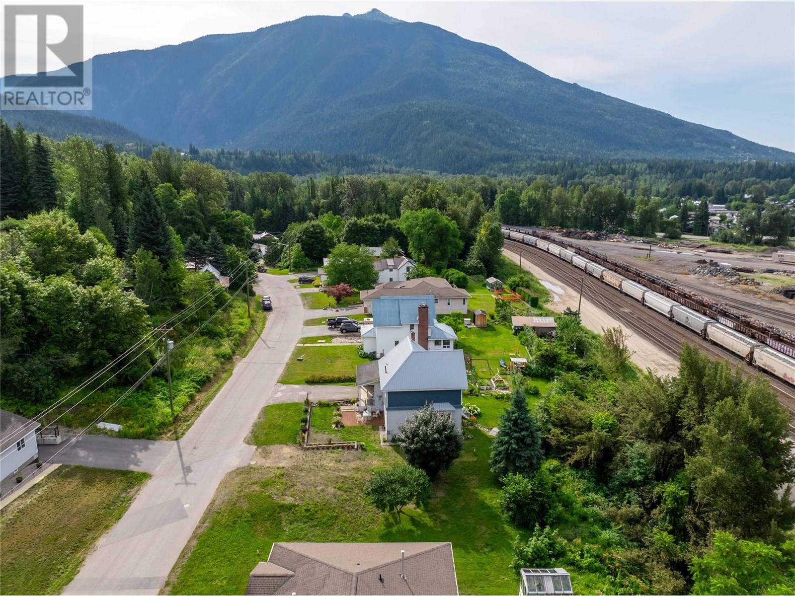 157 Track Street E, Revelstoke