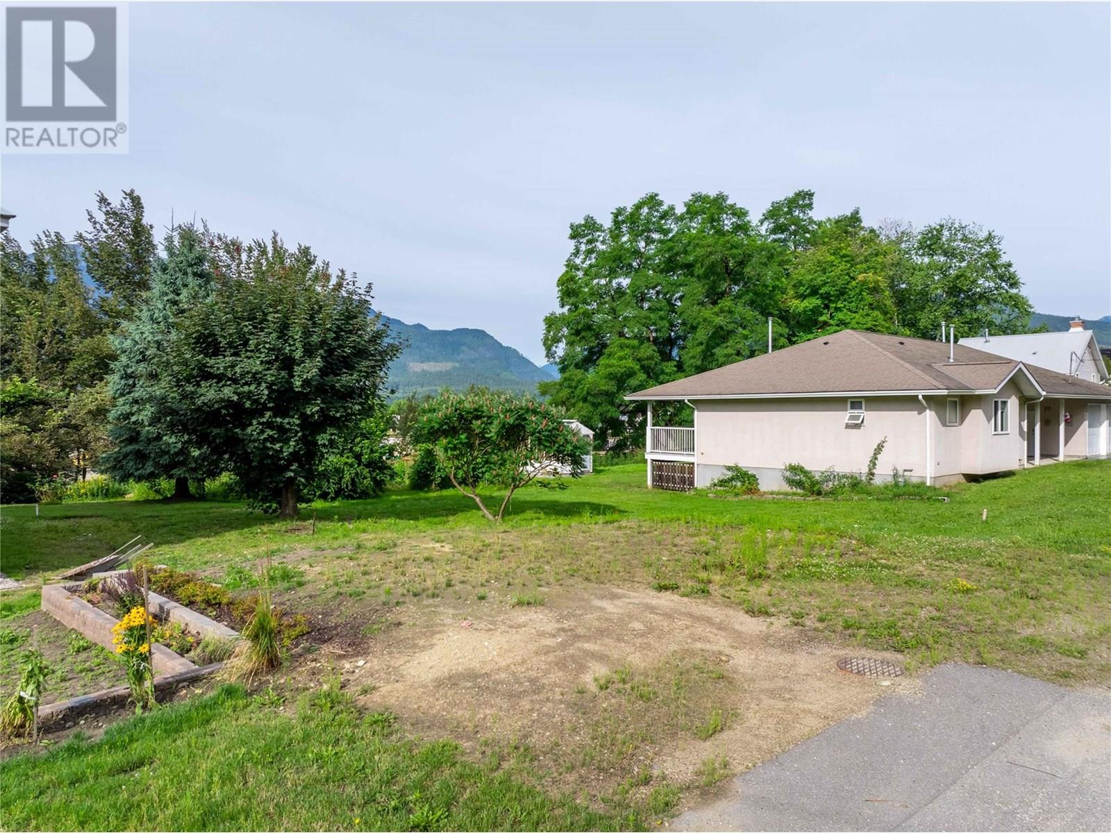 157 Track Street E, Revelstoke