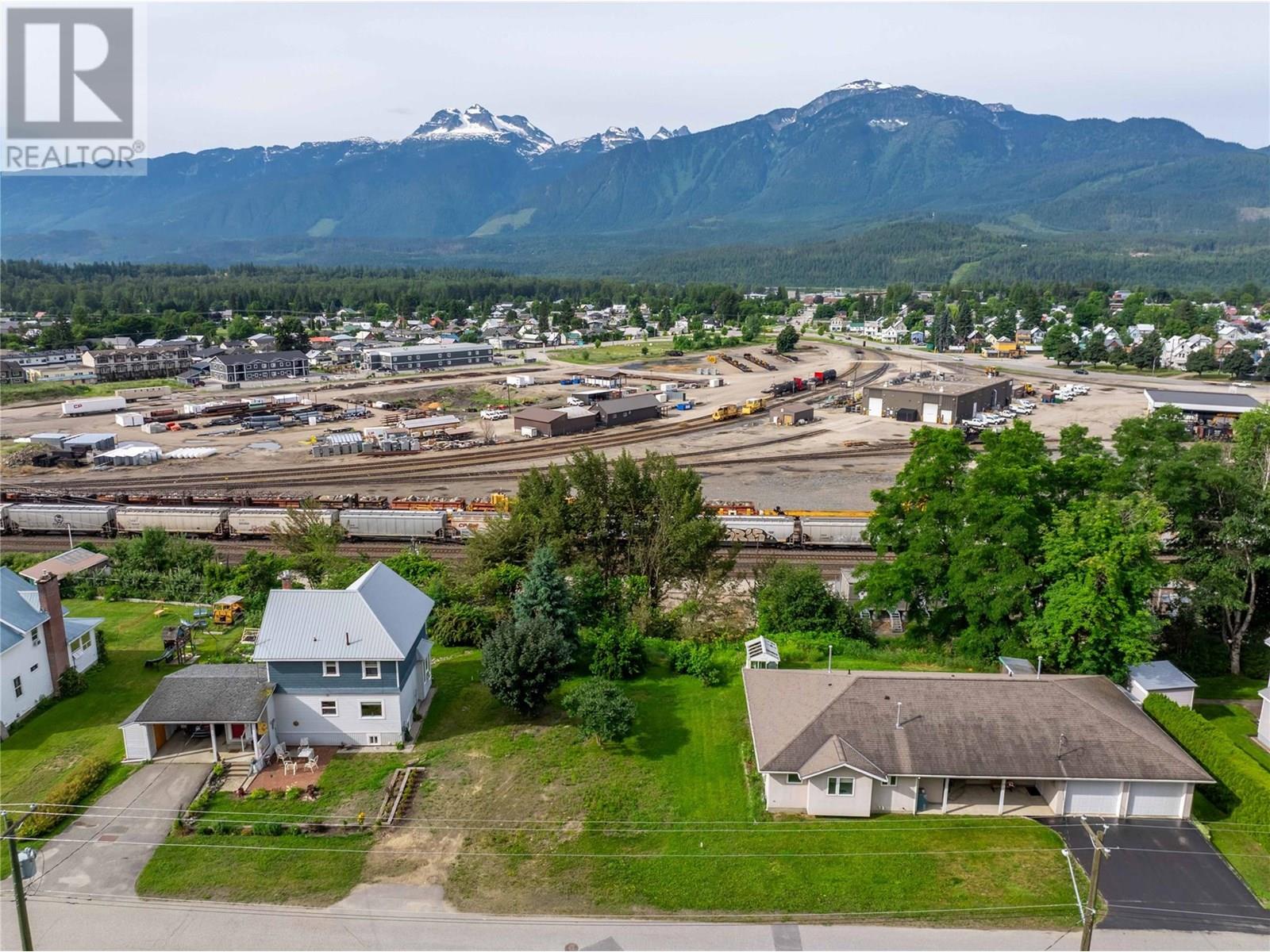 157 Track Street E, Revelstoke