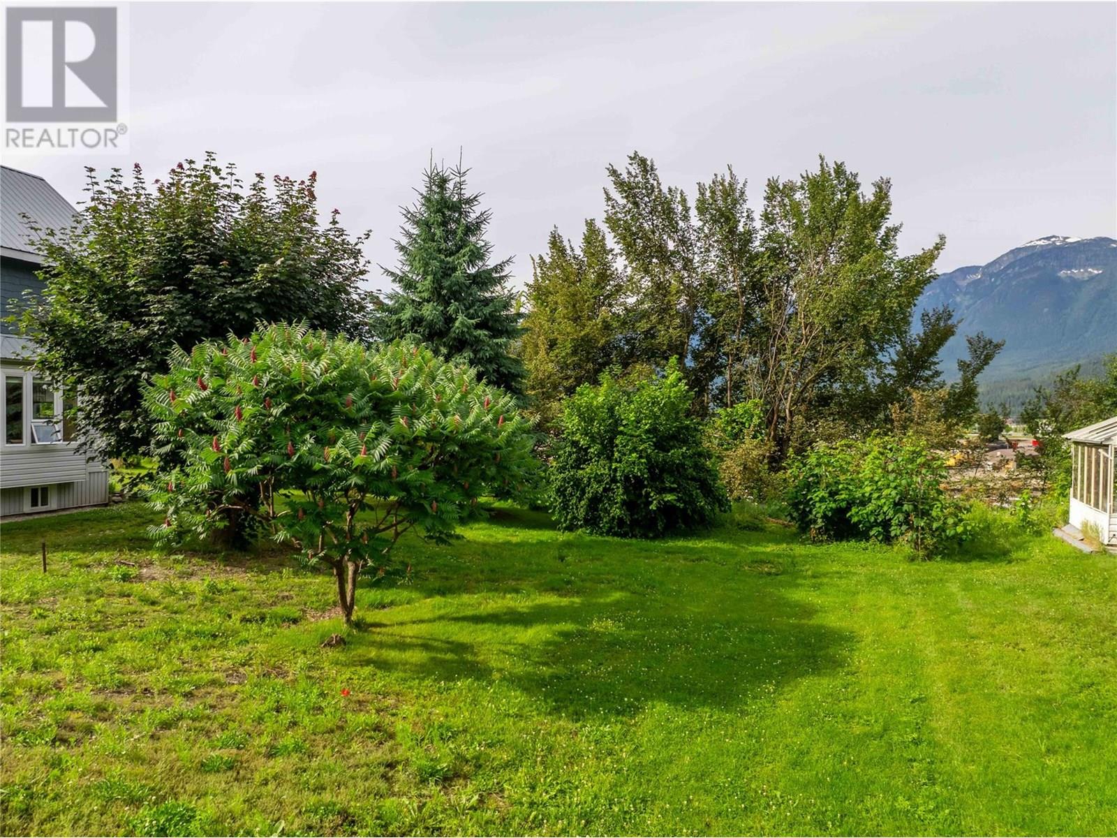 157 Track Street E, Revelstoke