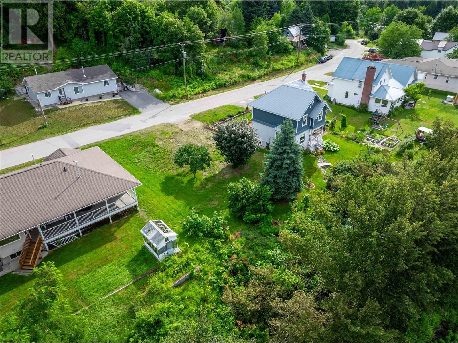 157 Track Street E, Revelstoke